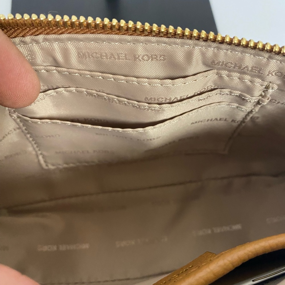 MICHAEL KORS CLUTCH - Picture 8 of 15
